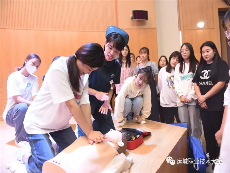 急救现场2.jpg 急救现场2.jpg