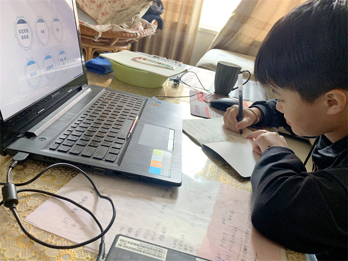 员工听课2.jpg 员工听课2.jpg