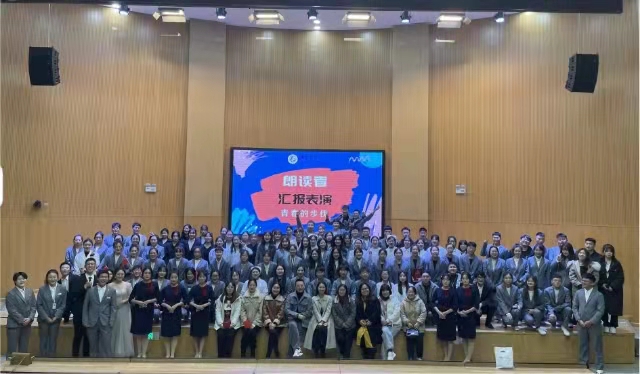 朗读者汇报表演大合影.jpg 朗读者汇报表演大合影.jpg